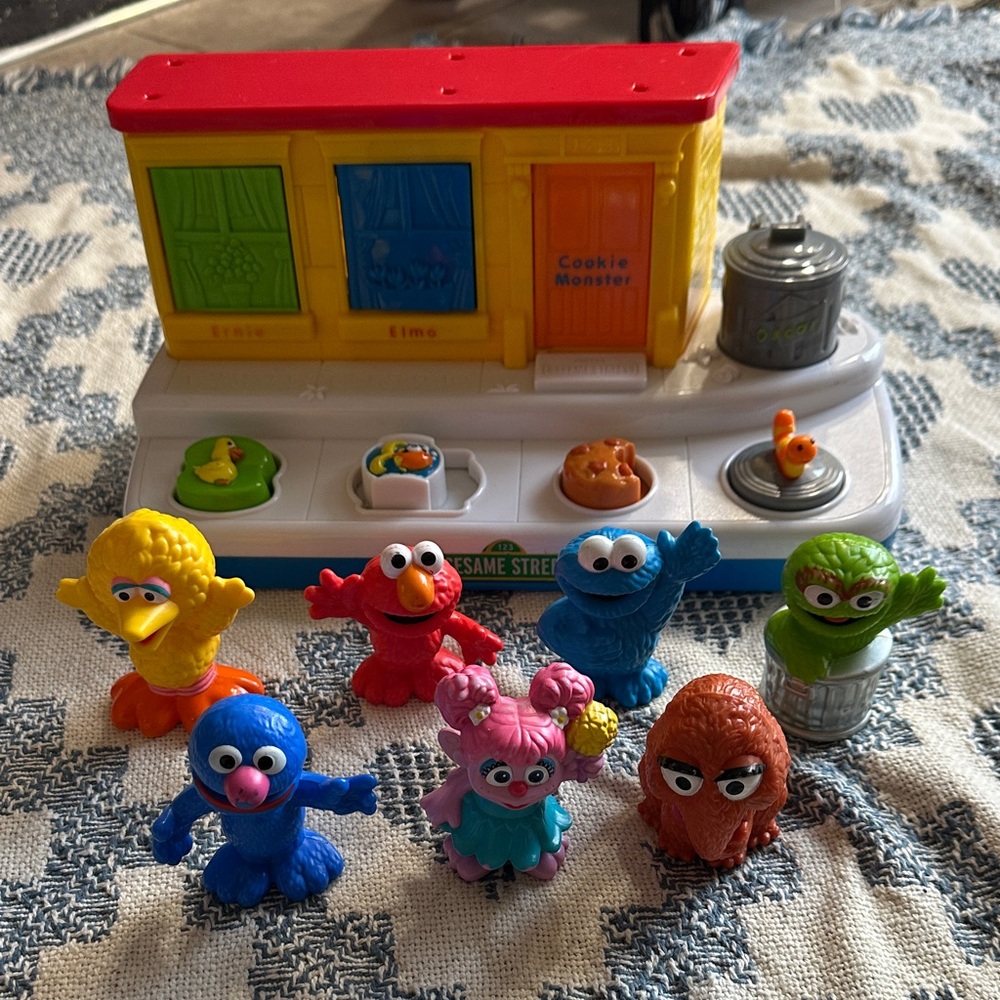 Sesame Street Pop Up + 7 Figures